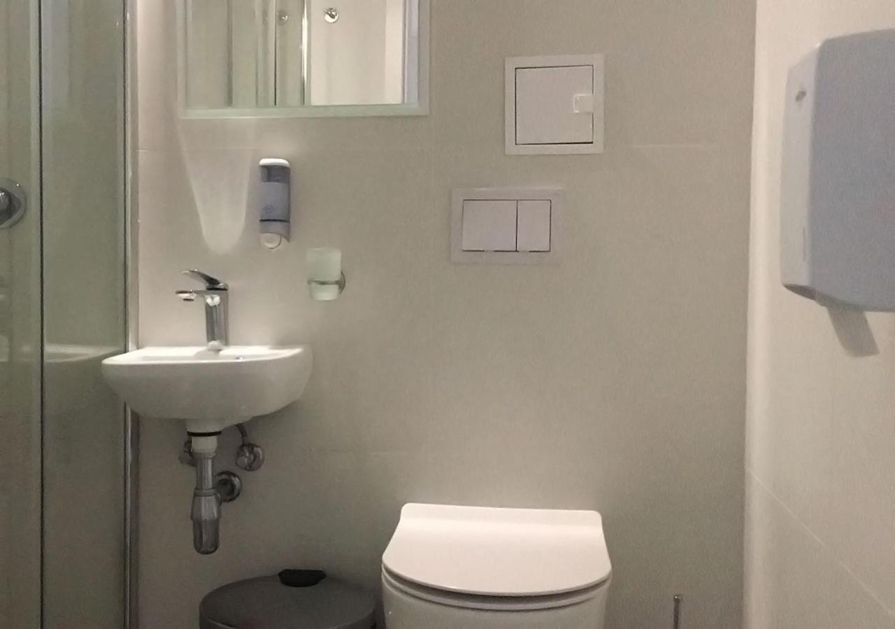 Kyivpasservis Hotel Buitenkant foto