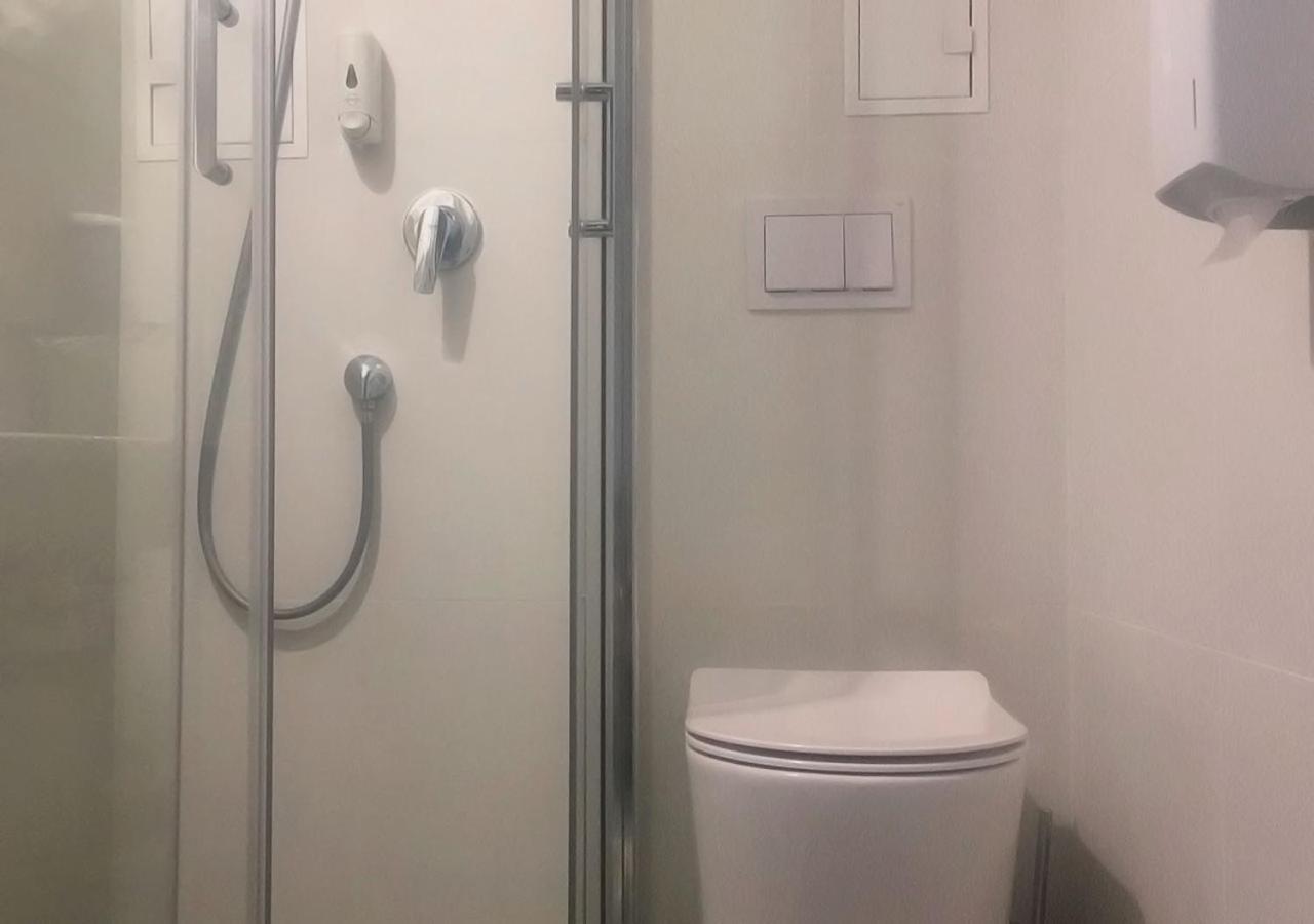 Kyivpasservis Hotel Buitenkant foto