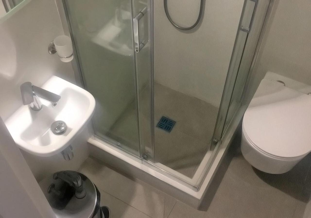 Kyivpasservis Hotel Buitenkant foto
